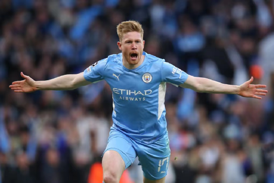 [德甲]吉滕斯闪开防守 右脚兜射扩大比分