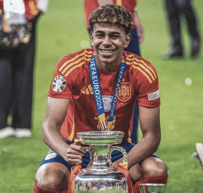 F1中国大奖赛：皮亚斯特里夺冠 迈凯伦车队包揽前二