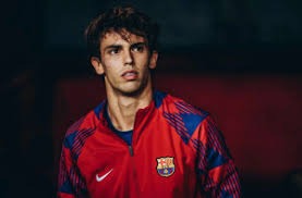 维尼和裘德在那次进攻中打出精妙配合，皮球被挡出底线，判罚角球。 来源：Madrid Zone